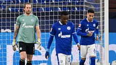 Zklamaní fotbalisté Schalke, kteí ani v zápase proti Freiburgu nezlomili...
