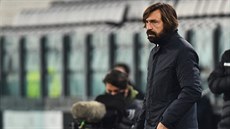 Trenér Juventusu Andrea Pirlo sleduje utkání svého týmu s Atalantou.