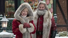 Goldie Hawnová a Kurt Russell ve filmu Vánoční kronika: druhá část (2020)