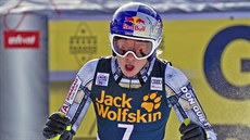 Ester Ledecká v cíli sjezdu ve Val d'Isere.