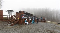 Úvod zimní sezóny v lyaském areálu Monínec za zpísnných pravidel kvli...