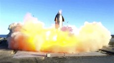 Prototyp rakety Starship společnosti SpaceX při přistání na závěr cvičeného...