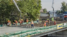 TSK uvedla do provozu nový most pes Strakonickou, demolice pvodního zaala...