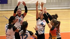 Ostravské volejbalistky se radují ze získaného bodu.