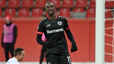 Moussa Diaby z Leverkusenu slaví gól, kterým v zápase se Slavií zvýil na 3:0.