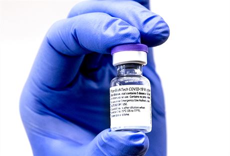 Zahájení okování vakcínou Pfitzer proti onemocnní covid-19 ve Veobecné...