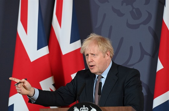 Britský premiér Boris Johnson (24. prosince 2020)