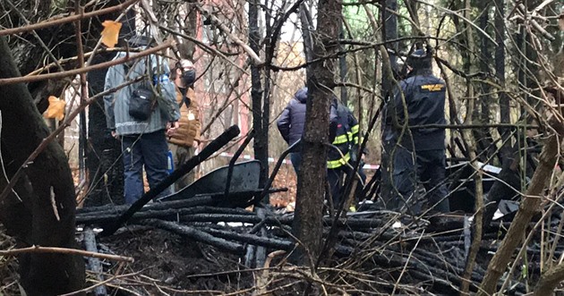 Po uhašení stanu bezdomovce na okraji Plzně našli hasiči ohořelé tělo