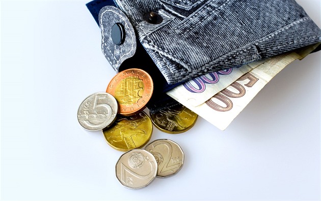 Průměrná mzda v Česku stoupla. Po započtení inflace je ale reálně nižší