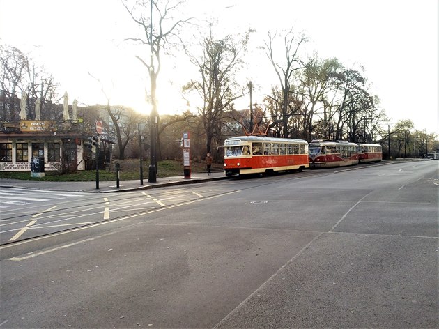 27. prosince byla spatena na Karlov námstí na pravidelné lince .2 historická tramvaj T2 6004. Dost m mrzí i obany co bydlí na Zvonace, e byla do "odvolání" zcela zruena linka 23, tím pádem je oblast Zvonaky bez pravidelné tramvajové dopravy a