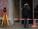 Policisté zkoumají místo stelby v Berlín. tyi lidé byli ván zranni. (26....