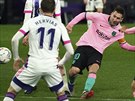 Lionel Messi z Barcelony stílí gól v utkání panlské ligy proti Valladolidu.