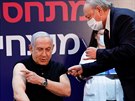 Izraelský premiér Benjamin Netanjahu se nechává okovat na koronavirus. (19....