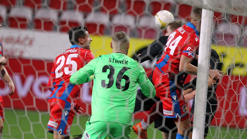 Fotbalový podzim skončil. Slavia zvládla šlágr, na závěr nevyhrál domácí tým