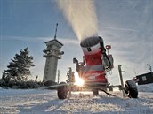 Sjezdovky jsou kvli vládním opatením prázdné, provozovatelé ale ví, e se...