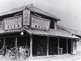 Rok 1909, dílna Michia Suzukiho