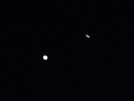 Jupiter (vlevo) se Saturnem tvoí pi letoním zimním slunovratu jeden svítící...