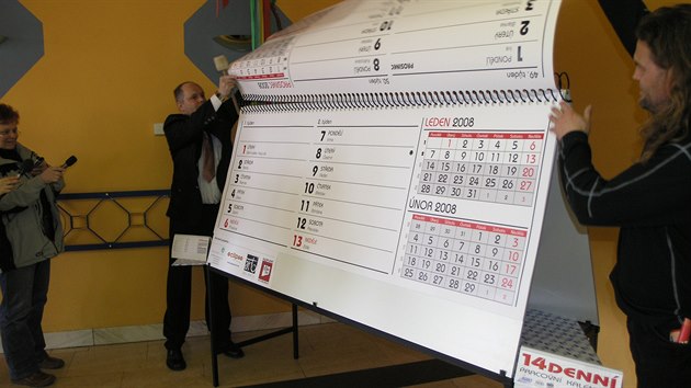 V Pelhřimově je k vidění také pracovní kalendář obřích rozměrů - 200 x 94 centimetrů.