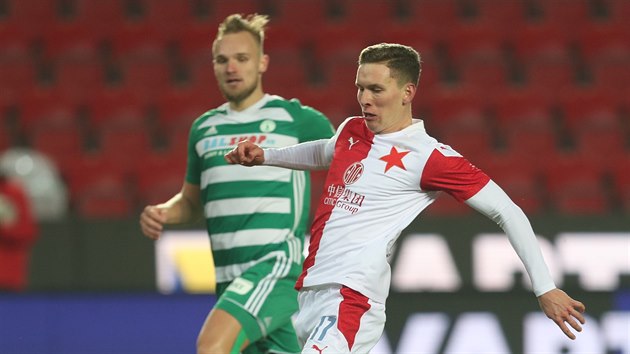 Slávistický záložník Lukáš Provod střílí gól v utkání proti Bohemians.
