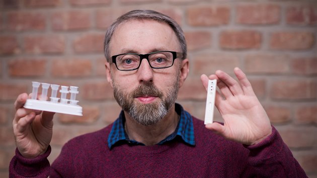 Jind�ich Vobo�il jako�to �editel neziskovky Podan� ruce ��d� bezplatn� antigenn� testov�n� na brn�nsk�m v�stavi�ti.