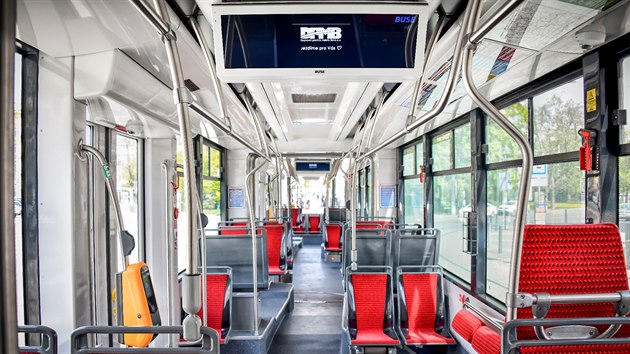 Nové brněnské tramvaje Drak jsou vybaveny klimatizací či USB nabíječkami.