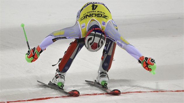 Norsk lya Henrik Kristoffersen projd vtzn clem slalomu v Madonn di Campiglio.
