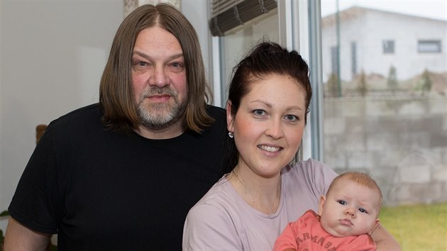 Radek Motlk s dcerou Ivou a vnukou Natli, kter se narodila na zatku jna.