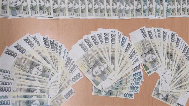 Dvojice podle kriminalist padlala bankovky v hodnot vc ne 600 tisc korun.