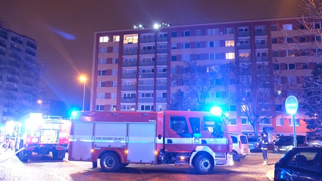 Hasii zasahovali v ulici Ke Stranick v Praze 10. Hoela sten krytina (25: prosince 2020).