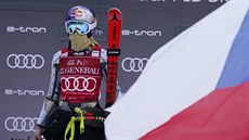 Ester Ledecká na stupních vítz po výhe v super-G ve Val dIsere