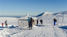 Pohled ze sedla mezi Luní a Studniní horou. Odtud se otevírají panoramatické...