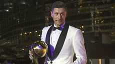 Robert Lewandowski s trofejí pro nejlepího hráe roku Globe Soccer Awards