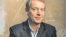 �éf známé neziskovky �lov�k v tísni �imon Pánek