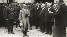Prezident republiky a vrchní velitel s. branné moci Edvard Bene v doprovodu...