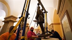 Virginie ze sídla amerického Kongresu odstranila sochu generála otrokáské...