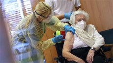 V Nmecku zaalo okování vakcínou Pfizer/BioNTech. (27. prosince 2020)
