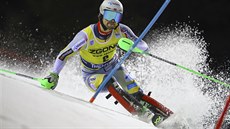Norský lya Sebastian Foss-Solevaag ve veerním slalomu v Madonn di Campiglio.