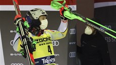 Norský ly�a� Henrik Kristoffersen se raduje z triumfu ve slalomu v Madonn� di...
