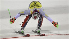 Norský lya Henrik Kristoffersen projídí vítzn cílem slalomu v Madonn di...