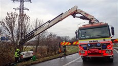 Dva lidé byli zranni po dopravní nehod osobního automobilu v Ostrav, hasii...