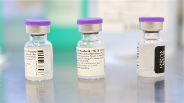 První očkování zdravotníků proti covidu v Krajské zdravotní Ústí nad Labem. Očkovací centrum v pavilonu infekce.