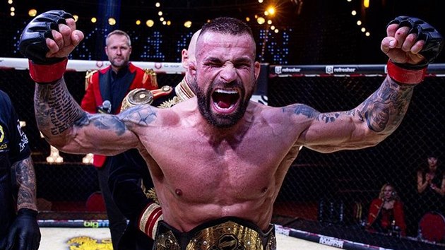 MMA zápasník Karlos Vémola se stal šampionem organizace Oktagon ve střední váze...