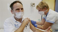 Očkování primáře infekčního oddělení Masarykovy nemocnice v Ústí nad Labem...