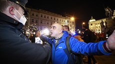 Odprci restrikcí na Silvestra protestovali na Václavském námstí v Praze,...
