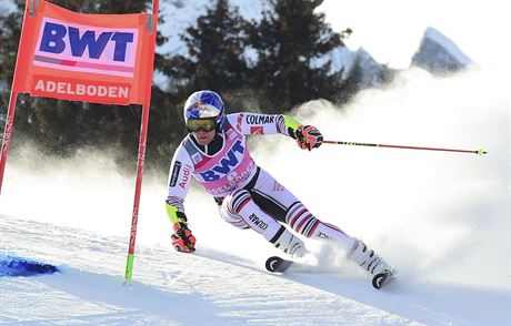 Francouzský lya Alexis Pinturault na trati obího slalomu v Adelbodenu