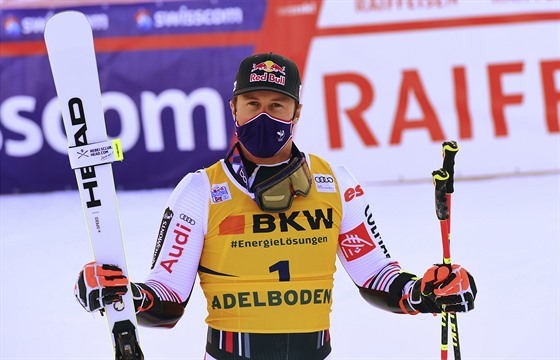 Alexis Pinturault po triumfu v obím slalomu v Adelbodenu.