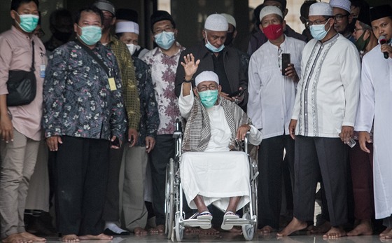 Indonéský radikální duchovní Abu Bakar Bashir, jen je povaován za strjce...