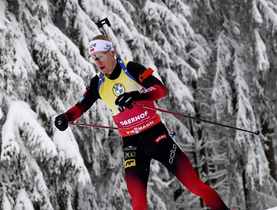 Johannes Thingnes Bö z Norska na trati sprintu v Oberhofu.