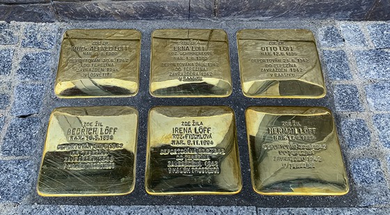 Kameny zmizelých v Kroměříži nainstalovali před domem ve Vodní ulici.