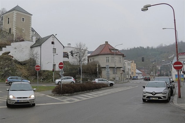V kruhový objezd má být pebudována i svtelná kiovatka ulic Vrchovecká,...